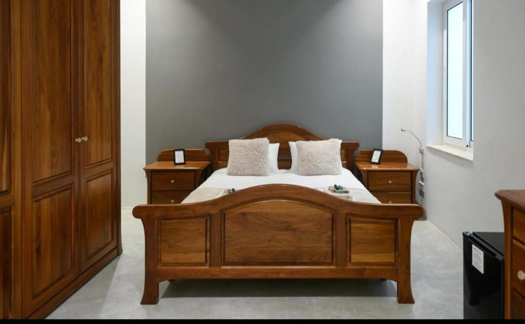 Privilege Suite Pietà מראה חיצוני תמונה